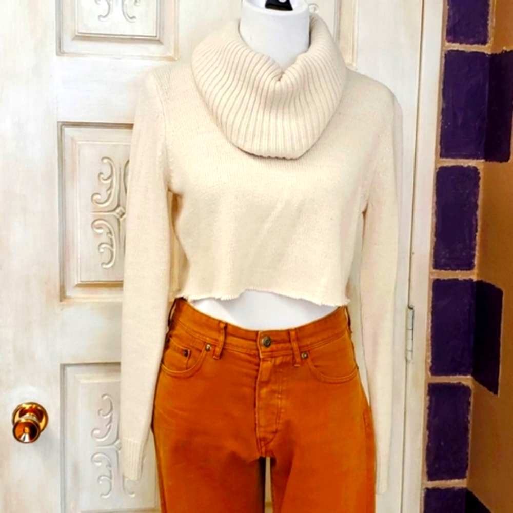 Cowl neck cropped sweater